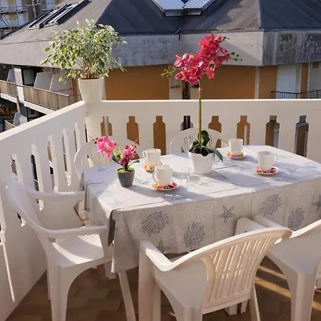 Charming Three-room With Terrace With Deckchairs And Side Sea View Apartment *