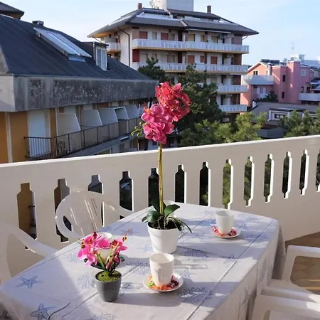 Charming Three-room With Terrace With Deckchairs And Side Sea View Apartment *