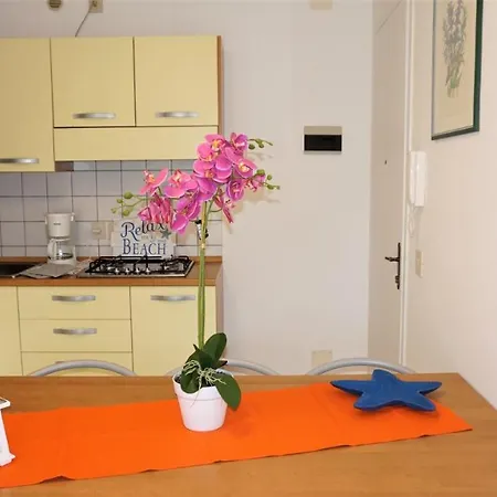 Charming Three-room With Terrace With Deckchairs And Side Sea View *